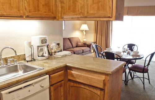 Avila Beach Complejo | Your Relaxing Getaway Awaits! 3 Comfortable Units, Full Kitchen, Pool