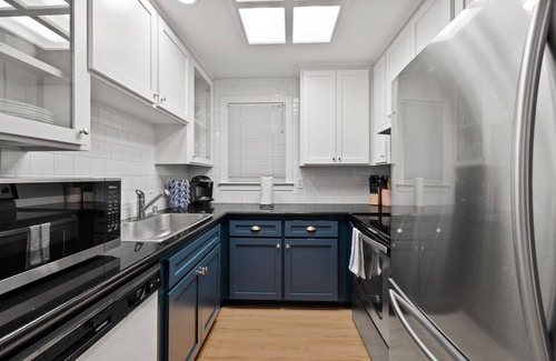 Sacramento Apartamento | Your Sacramento Escape:2BR Gem w/ Laundry &Netflix