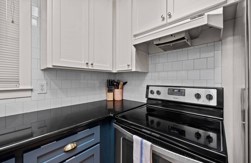 Sacramento Apartamento | Your Sacramento Escape:2BR Gem w/ Laundry &Netflix