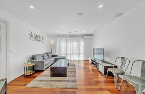 Tarneit Casa | Your Tarneit Escape - 4BR Home with Pool & BBQ