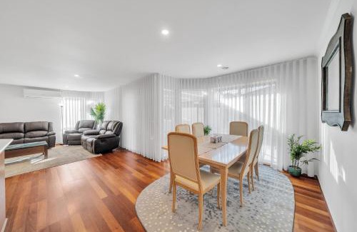 Tarneit Casa | Your Tarneit Escape - 4BR Home with Pool & BBQ