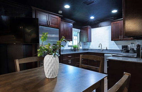 South Central Houston Apartamento | Your TMC Flats! Sleeps 20, 10BR, 5BA, 5PA
