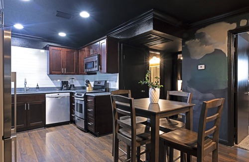 South Central Houston Apartamento | Your TMC Flats! Sleeps 20, 10BR, 5BA, 5PA