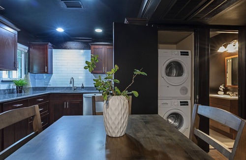 South Central Houston Apartamento | Your TMC Flats! Sleeps 20, 10BR, 5BA, 5PA
