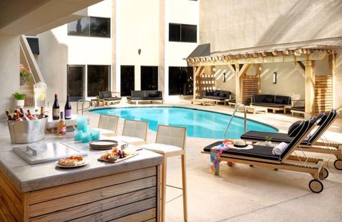 Calabasas Casa | Your Ultimate Leisure Stay Near Lake Calabasas Park! 3 Spacious Units, Pool