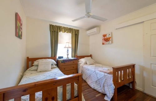 Walkervale Apartamento | Your Unit at Southside central, close to everything, air con and pet friendly.