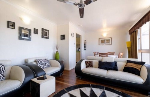 Walkervale Apartamento | Your Unit at Southside central, close to everything, air con and pet friendly.