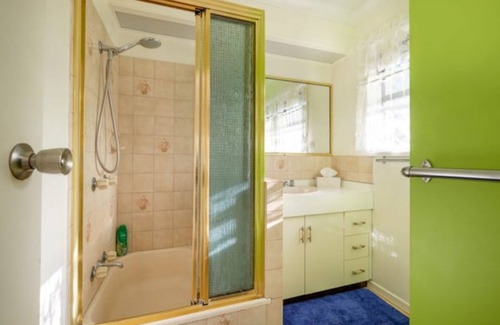 Walkervale Apartamento | Your Unit at Southside central, close to everything, air con and pet friendly.