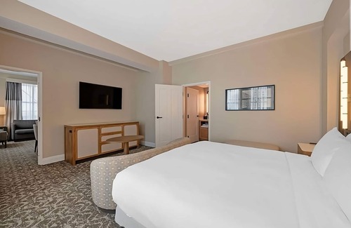 Downtown Tampa Hotel | Your Urban Sanctuary: Unwind in Style in Downtown Tampa- 2 Rooms