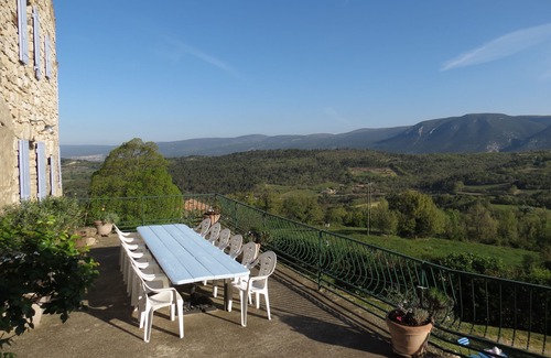 Caseneuve Casa | En Caseneuve en el Luberon '' La Maison d'Angéline '' le da la bienvenida ...
