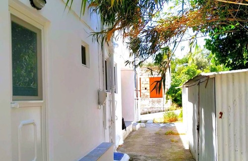 Pythagorion Apartamento | YourHome2 4-7 min Walking distance to the market, restaurants, bars and beach!
