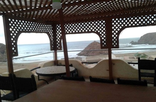 Mirleft Casa | YouRide Surf Camp tiene su sede en Mirleft, al sur de la ciudad de Agadir.