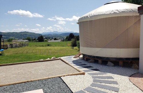 Chabons Cabina | Yourte à 15 Minutes du lac de Paladru. Vue sur les Montagnes, Dépaysement Assuré