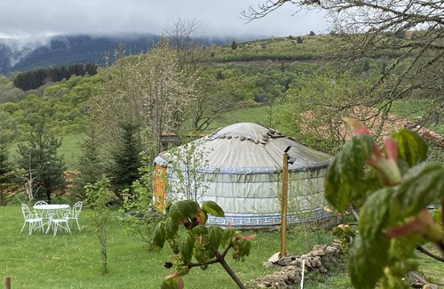Saint-Antheme Alquiler De RV | Yurt-Baño Privado-Vista a la Montana-4 places