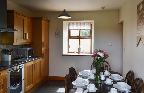 Holyhead Casa | Yr Hen Feudy