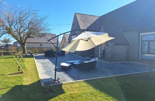 Llanddeusant Casa | Yr Hen Ysgol- The Old Primary School