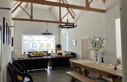 Llanddeusant Casa | Yr Hen Ysgol- The Old Primary School