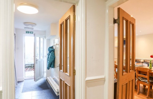 Bangor Casa | YR OCAR, pet friendly, character holiday cottage in Bethesda