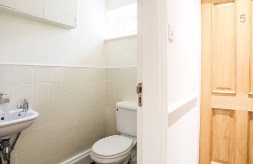 Bangor Casa | YR OCAR, pet friendly, character holiday cottage in Bethesda