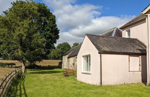 Myddfai Casa | YSGUBOR FAWR, pet friendly, character holiday cottage in Llandovery