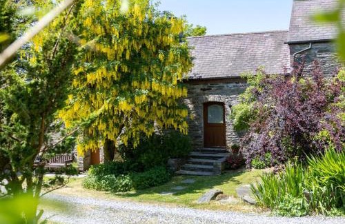 Whitland Casa | Ysgubor Ganol
