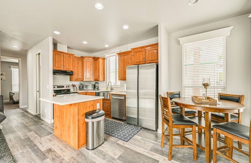 Yuma Casa | Yuma Home w/ Fire Pit & Outdoor Community Pool!