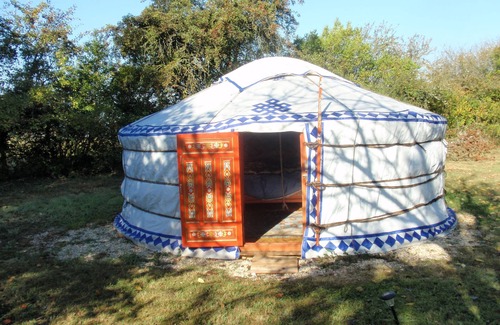 Villeneuve-sur-Yonne Cabaña | Yurt Yurt pareja o familiar (precio base 1 yurta 2 personas)