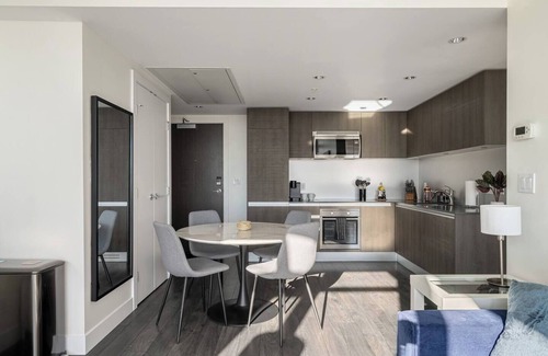Victoria Park Apartamento | YYC Tallest Residential Tower - Parking, AC