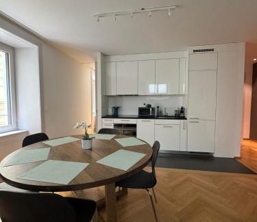 Center Apartamento | Zürich Central Station Apartment, 2 bedroom & Sofabed