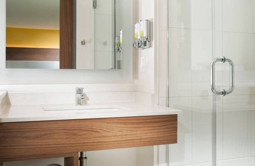 East Village Hotel | Z King, Hotel Z, Bright Decor, Free Bike Usage, Heart of Gaslamp Quarter