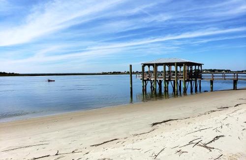 Tybee Island Casa | Zabana Cottage by Tybee Vacation Rentals