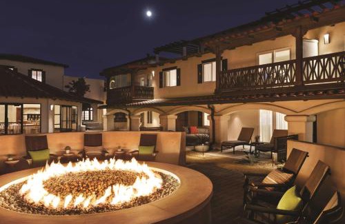 Oxnard Shores Complejo | Zachari Dunes on Mandalay Beach, Curio Collection by Hilton