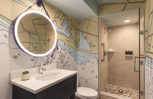 Oxnard Shores Complejo | Zachari Dunes on Mandalay Beach, Curio Collection by Hilton