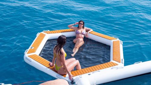 Palais des Festivals - Old Port Alquiler De Eote | Zaffiro Yacht - Festival de la plaisance Cannes 2024