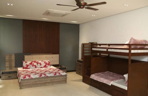 Model Town Casa | Zaha Home: Glanz Luxe 2br+DD+K - top portion of 6 kanal villa