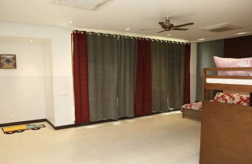 Model Town Casa | Zaha Home: Glanz Luxe 2br+DD+K - top portion of 6 kanal villa