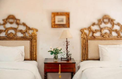 Antigua Guatemala Cama Y Desayuno | Zahar Boutique Stay Volcano Views and Pool