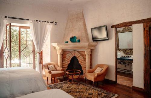 Antigua Guatemala Cama Y Desayuno | Zahar Boutique Stay Volcano Views and Pool