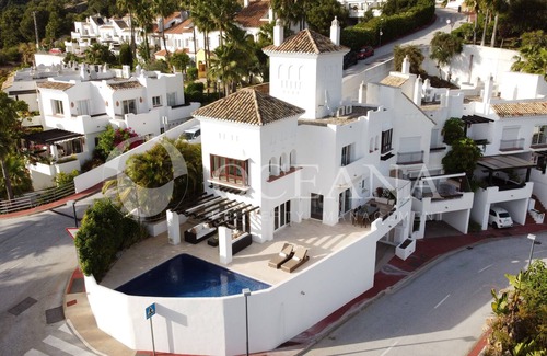Istan Casa | Zahara de Istan, Villa Familiar con Piscina Privada.