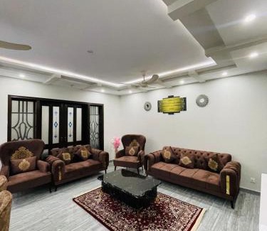 E-11 Sector Cama Y Desayuno | Zainab Lodges