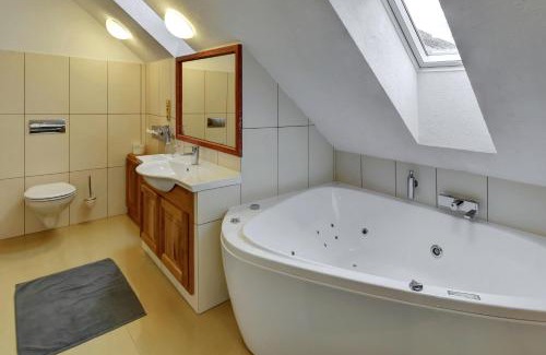 Rabatejn nad Strelou Apartamento | Zamecka Fortovna Obora - Forester House