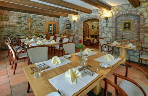 Rabatejn nad Strelou Apartamento | Zamecka Fortovna Obora - Forester House