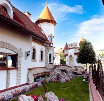 Krynica-Zdroj Casa | Zamek Pod Brzozami, Wynajem Pokoi