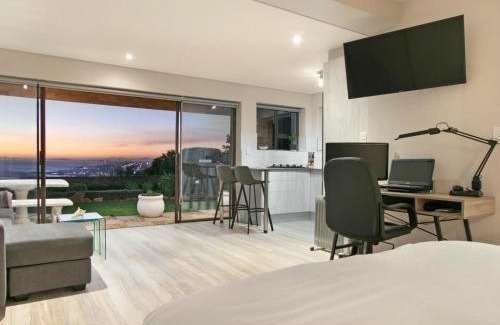 Mountainside Apartamento | Zaria Sun Cottage by Host Agents
