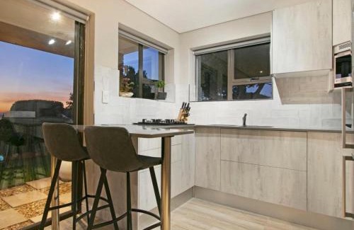 Mountainside Apartamento | Zaria Sun Cottage by Host Agents