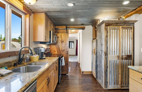 Williamson Casa | Zebra Retreat Experience on ZEBRA ranch | 3Br, open living area| hottub|outdoor kitchen| & firepit