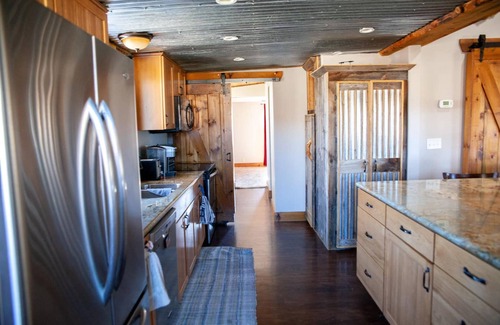 Williamson Casa | Zebra Rustic Retreat 3BR Home on Zebra Ranch