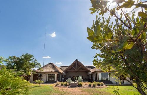 Leeupoort Casa | Zebula - HT1 - 5 Bedroom Holiday Home