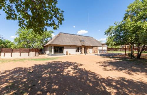 Leeupoort Casa | Zebula - HT1 - 5 Bedroom Holiday Home