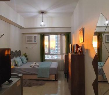 San Lorenzo Apartamento | Zeke Suite At Beacon Tower Amorsolo unit 2330